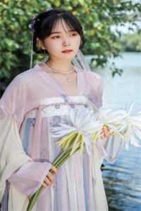 开局成团宠，娘亲竟是穿越女主