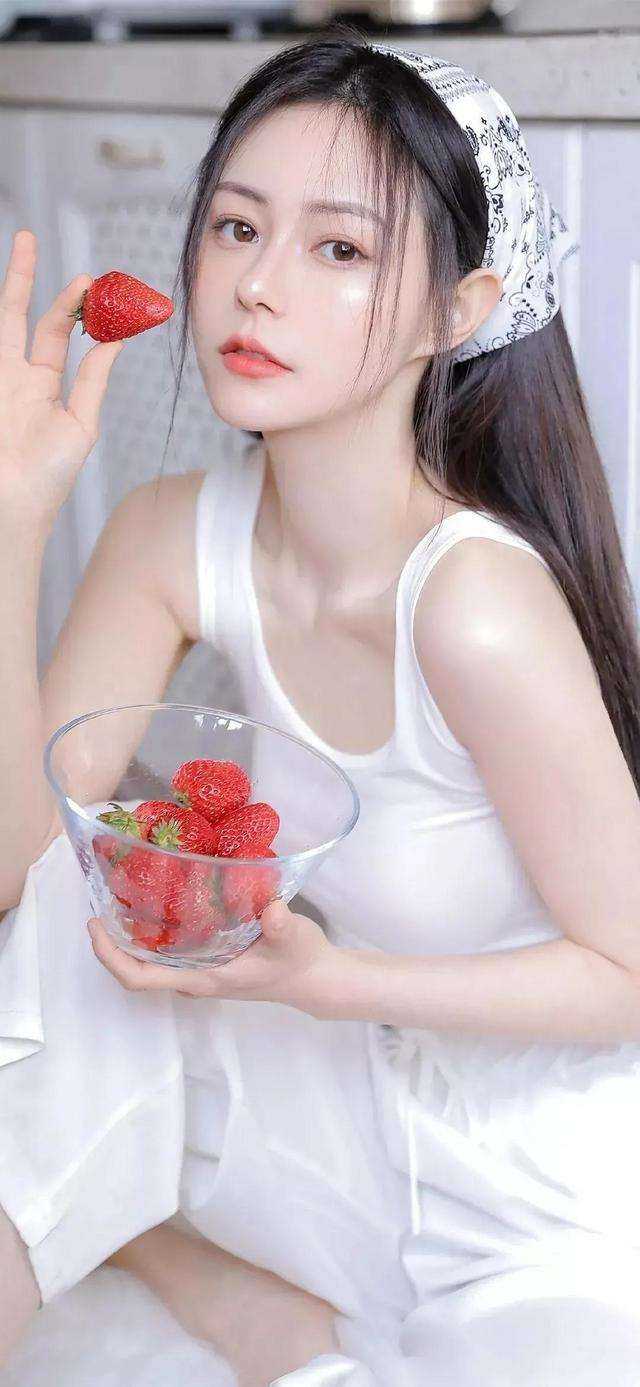 父亲和未婚妻死后，母亲出名了苏芷晴叶凡小说完整版免费阅读_热门完本小说父亲和未婚妻死后，母亲出名了(苏芷晴叶凡)