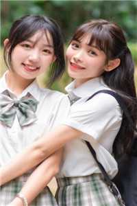被抛弃深山，她成了狼王亲闺女