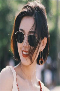 卿似白玉