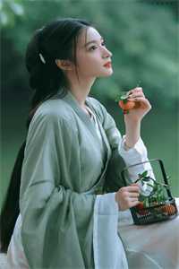 白月光回国,她抢先闪婚千亿首富