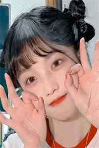 跟校花交往后，她成了当红巨星